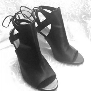 Sexy black heels NEW